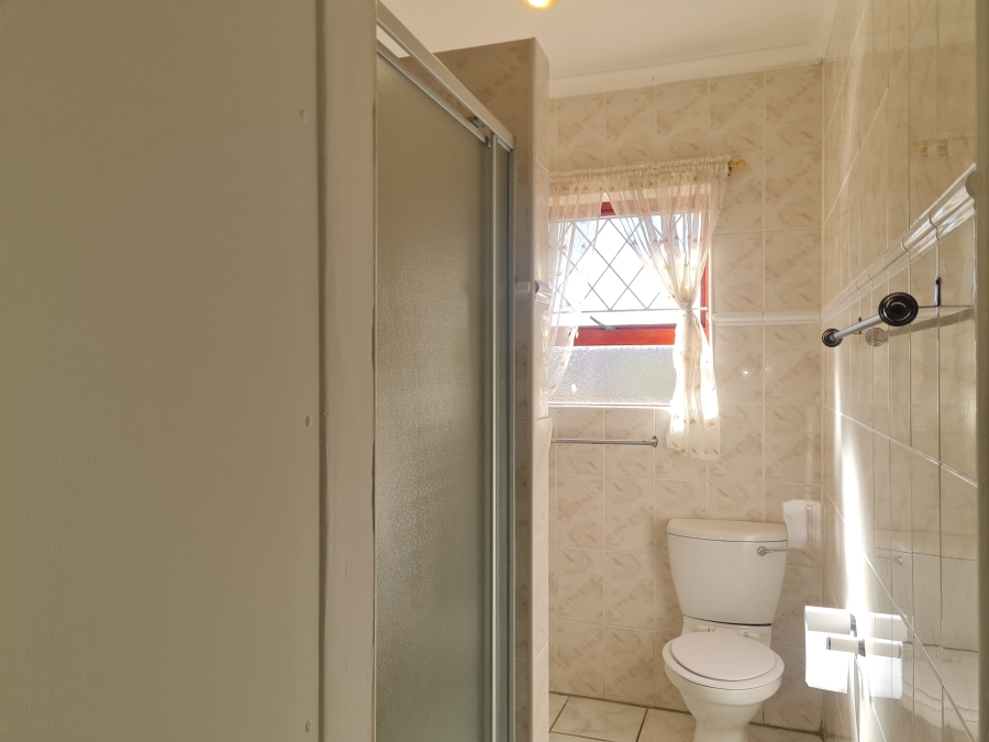 To Let 2 Bedroom Property for Rent in Wavecrest Eastern Cape